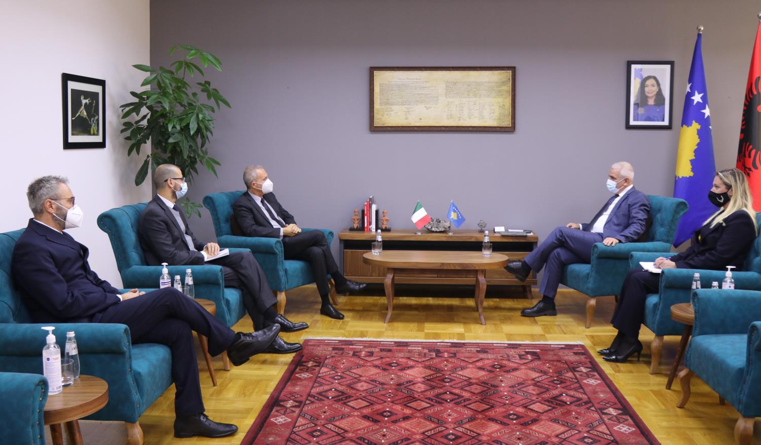 Ministri Sveçla priti në takim ambasadorin italian, Antonello De Riu